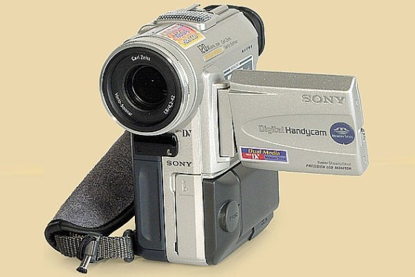 Камера Sony DCR-PC100E